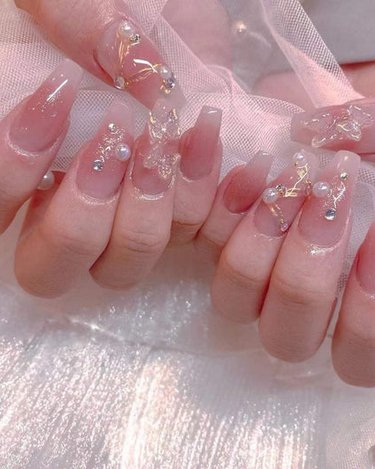 Ongles artificiels décorés