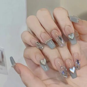 Ongles en acrylique décorés