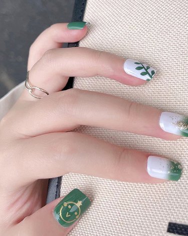 Ongles en gel décoratifs